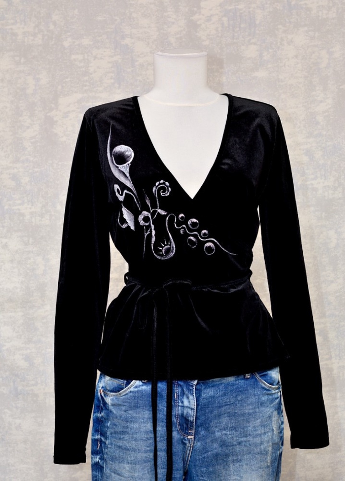 Bluză cu pictură florală, unicat - îmbrăcăminte și modă - haine damă - bluze damă - Artynos.ro