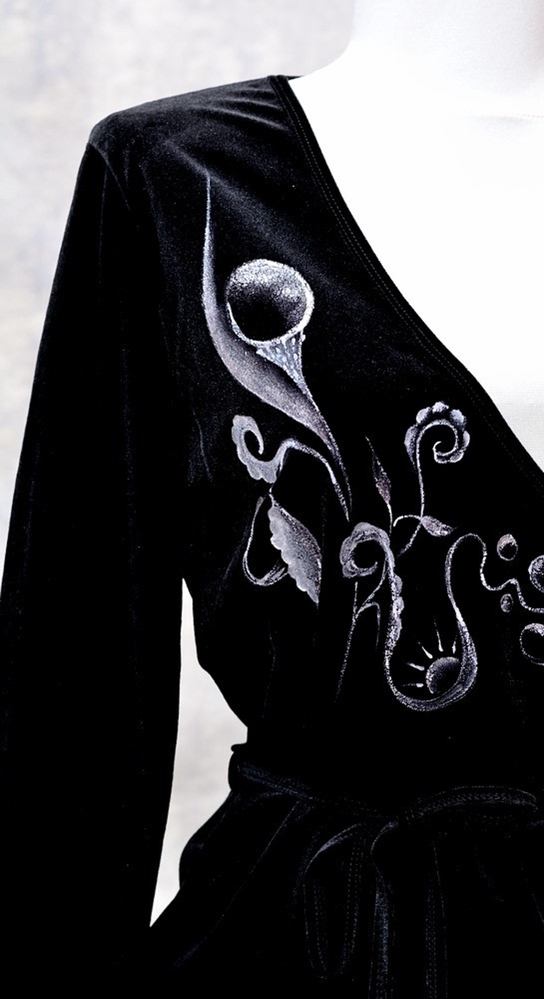 Bluză cu pictură florală, unicat - îmbrăcăminte și modă - haine damă - bluze damă - Artynos.ro