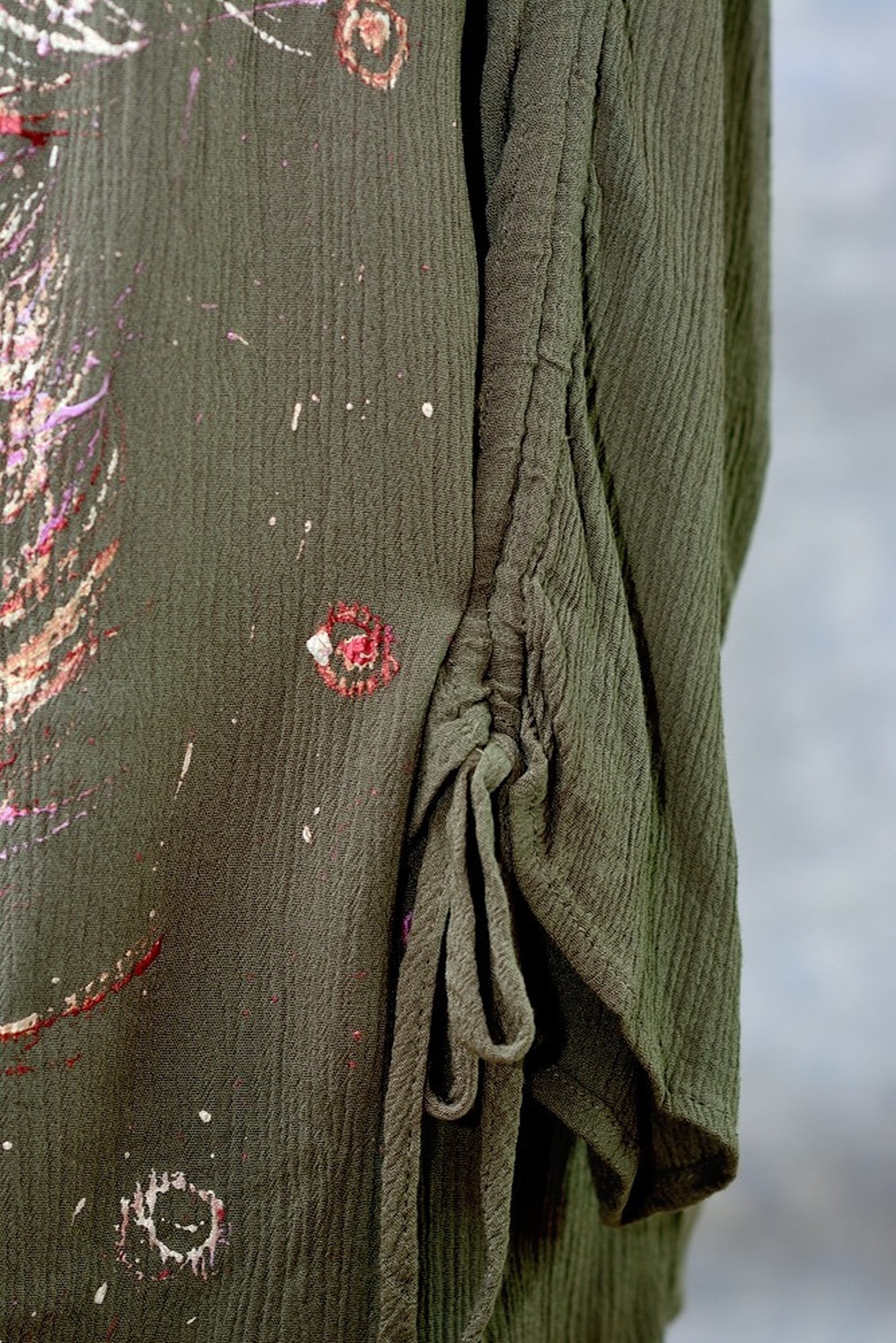 Bluză cu pictură florală, unicat - îmbrăcăminte și modă - haine damă - bluze damă - Artynos.ro