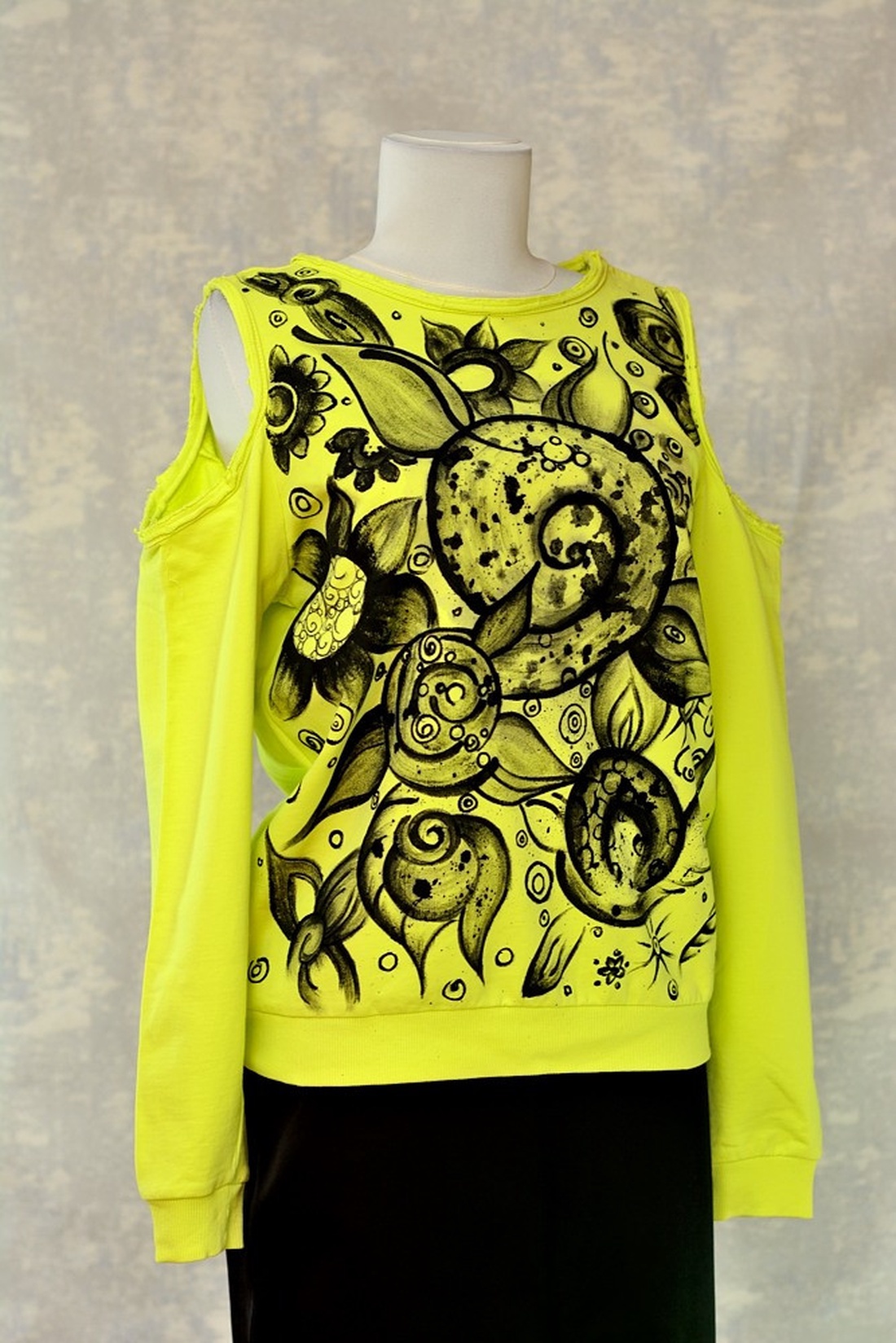 Bluză cu pictură florală, unicat - îmbrăcăminte și modă - haine damă - bluze damă - Artynos.ro