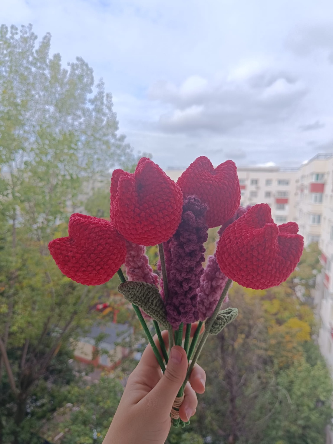 Buchet de Lalele si Lavanda pentru Valentine's Day - casă & stil de viață - decorațiuni de casă - accesorii florale - flori la fir - Artynos.ro