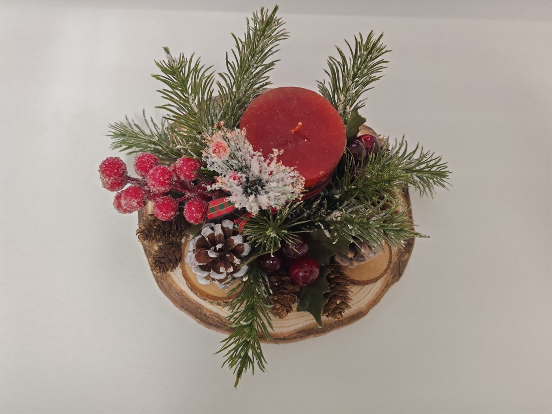 Aranjament Festiv cu Lumânare Roșie  Eleganță Naturală pentru Sărbători - crăciun - decorațiuni de advent - decor pentru masa de advent - Artynos.ro