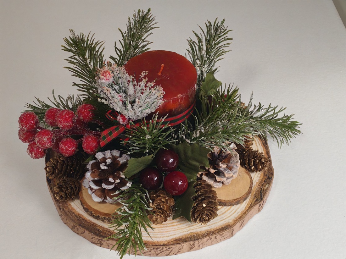 Aranjament Festiv cu Lumânare Roșie  Eleganță Naturală pentru Sărbători - crăciun - decorațiuni de advent - decor pentru masa de advent - Artynos.ro