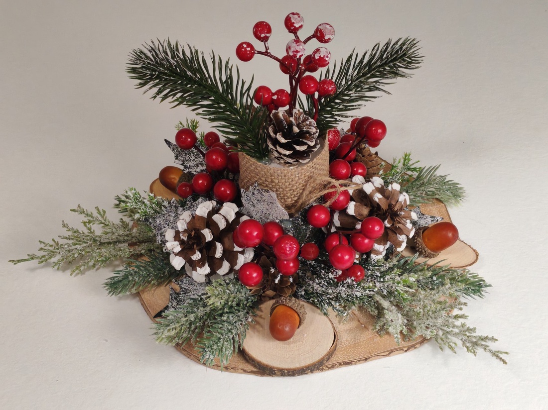 Aranjament Festiv Rustic cu Conuri și Boabe Roșii  Decor Perfect pentru Sărbători  - crăciun - cadouri de moș crăciun - cadouri de moș crăciun - Artynos.ro