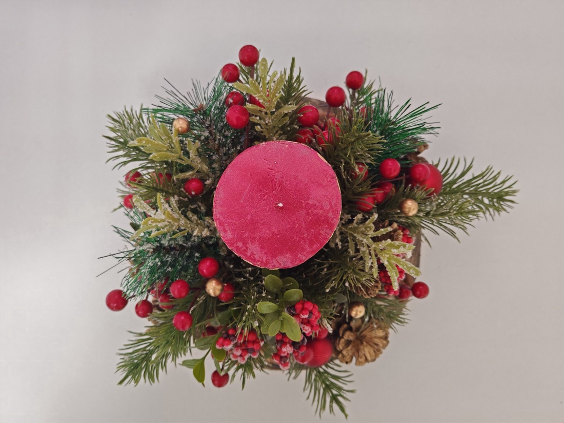 Aranjament de Crăciun cu lumânare decorativă  elegant, festiv și natural - crăciun - decorațiuni de crăciun de casă - decor pentru masă de crăciun - Artynos.ro