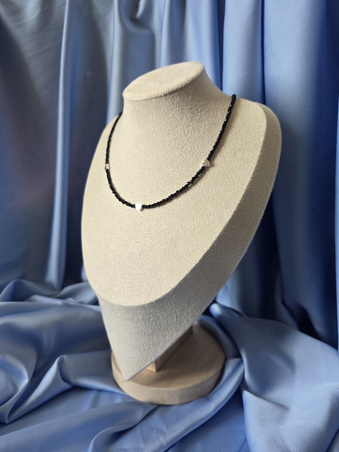 Colier din margele cu inima din hematit - bijuterii - coliere - coliere din mărgele - Artynos.ro