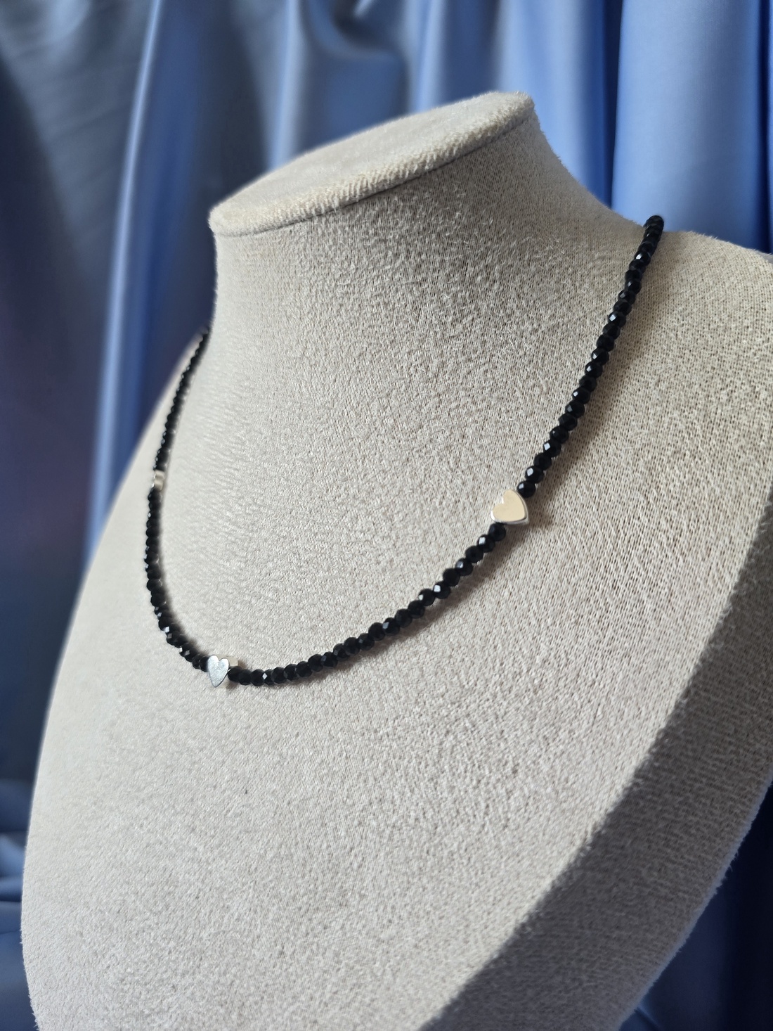 Colier din margele cu inima din hematit - bijuterii - coliere - coliere din mărgele - Artynos.ro