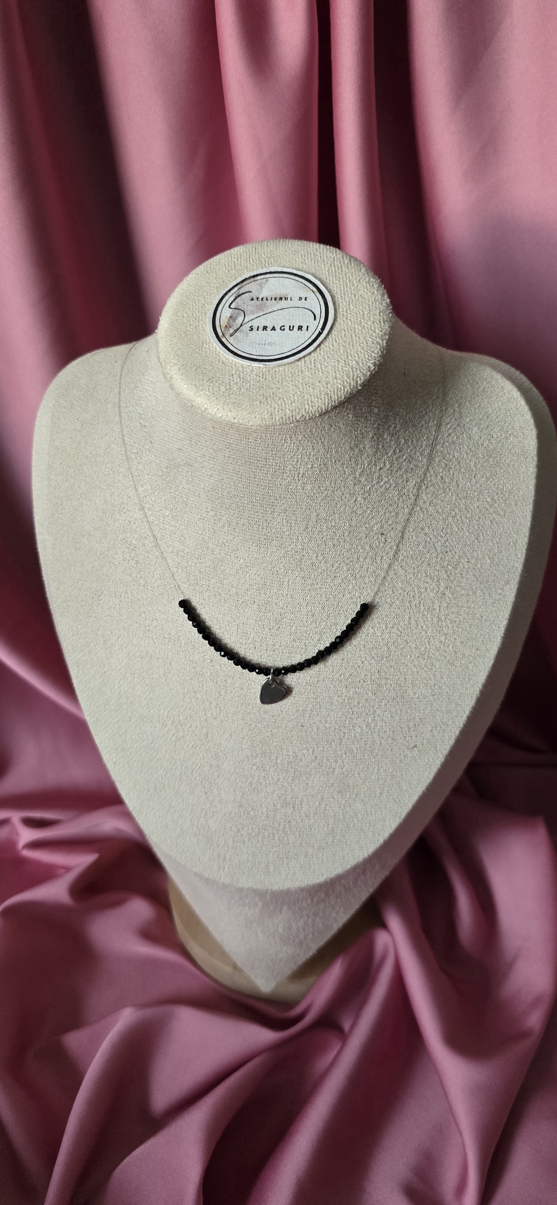 Colier pe fir transparent si margele negre - bijuterii - coliere - coliere din mărgele - Artynos.ro