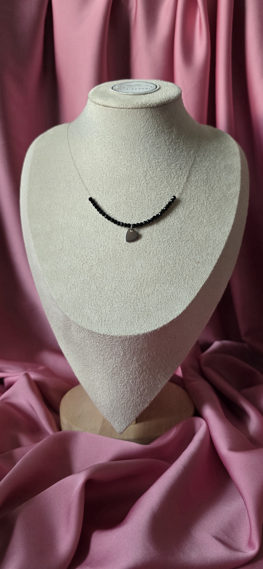 Colier pe fir transparent si margele negre - bijuterii - coliere - coliere din mărgele - Artynos.ro