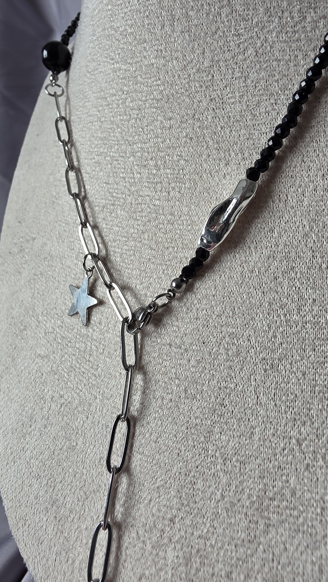 Colier din margele negre - bijuterii - coliere - coliere din mărgele - Artynos.ro