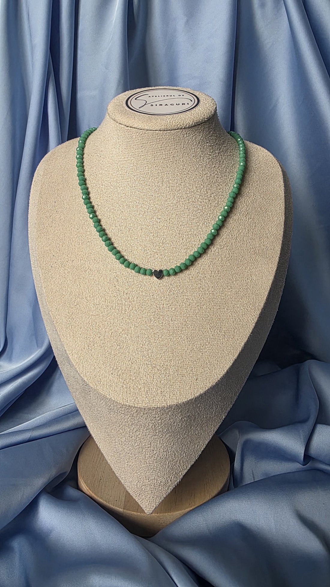 Colier din mărgele verzi și pandantiv inimă - bijuterii - coliere - coliere din mărgele - Artynos.ro