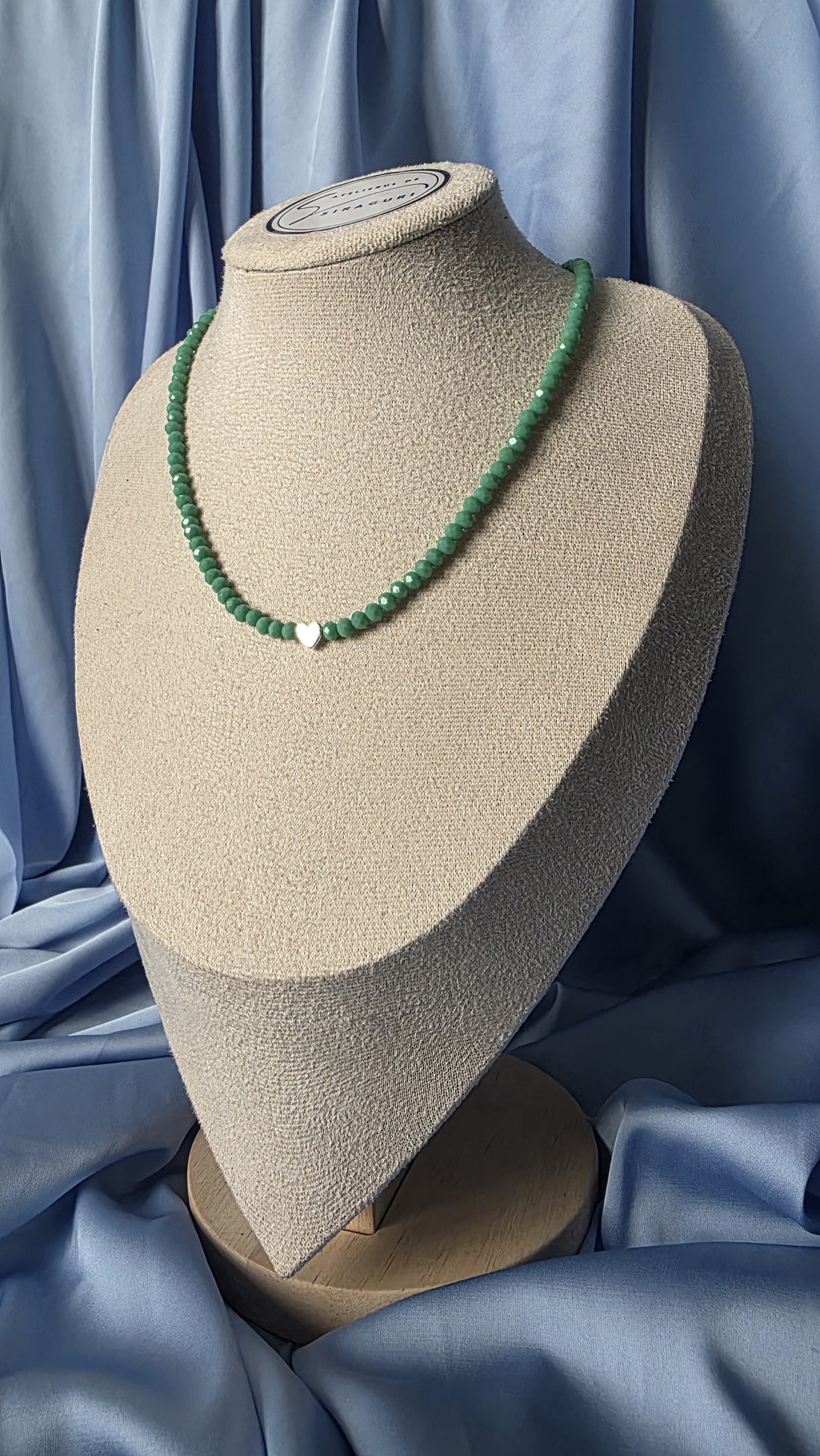 Colier din mărgele verzi și pandantiv inimă - bijuterii - coliere - coliere din mărgele - Artynos.ro