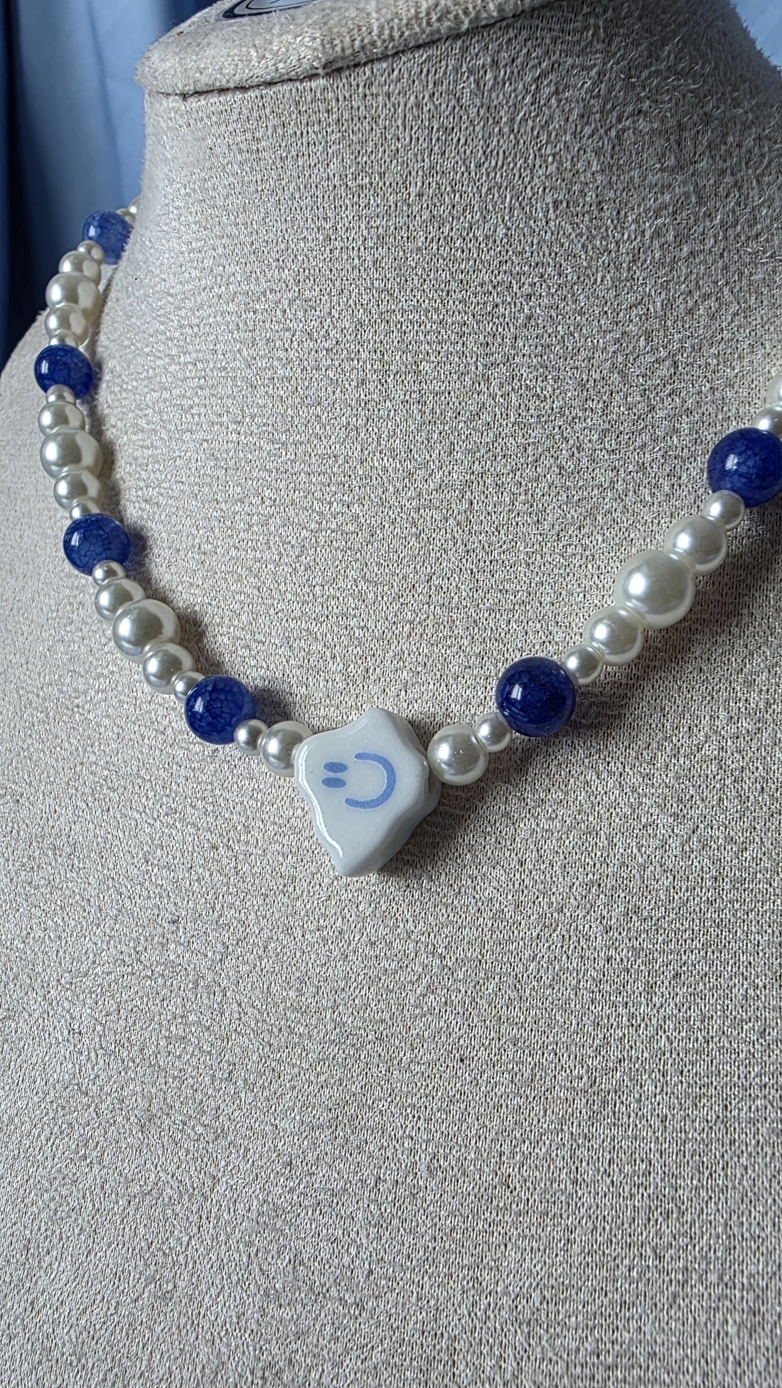 Colier din perle sintetice și pandantiv din ceramică - bijuterii - coliere - coliere din mărgele - Artynos.ro