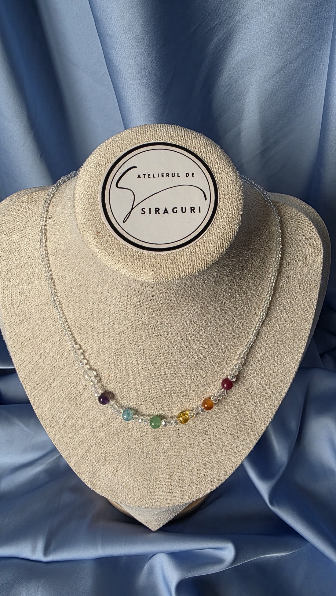 Colier din mărgele transparente și cele 7 chakre - bijuterii - coliere - coliere din mărgele - Artynos.ro