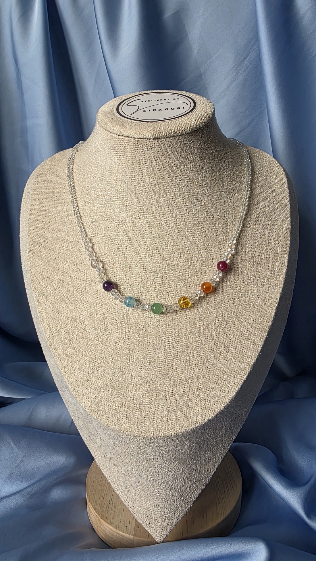Colier din mărgele transparente și cele 7 chakre - bijuterii - coliere - coliere din mărgele - Artynos.ro
