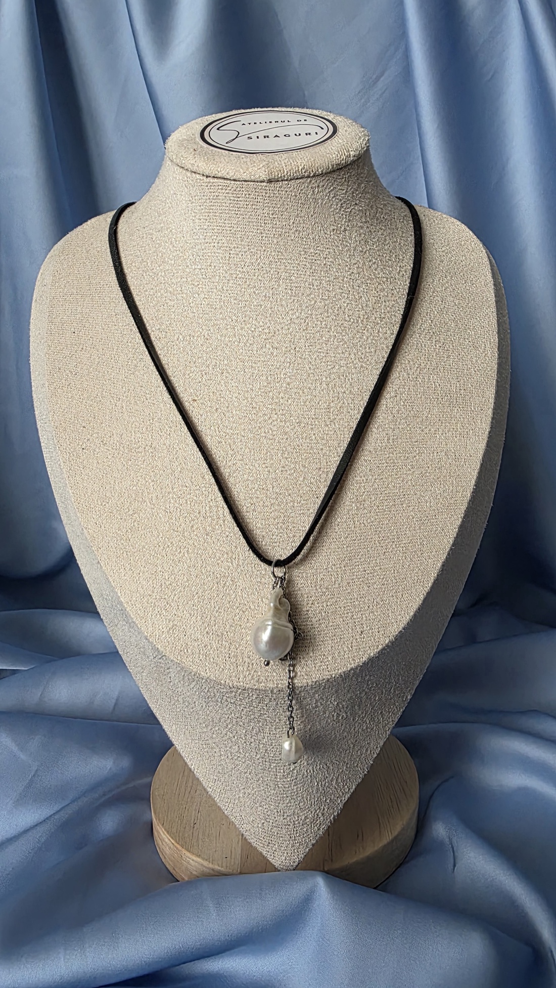 Colier cu șnur din piele și perle de cultură barocă - bijuterii - coliere - coliere din mărgele - Artynos.ro