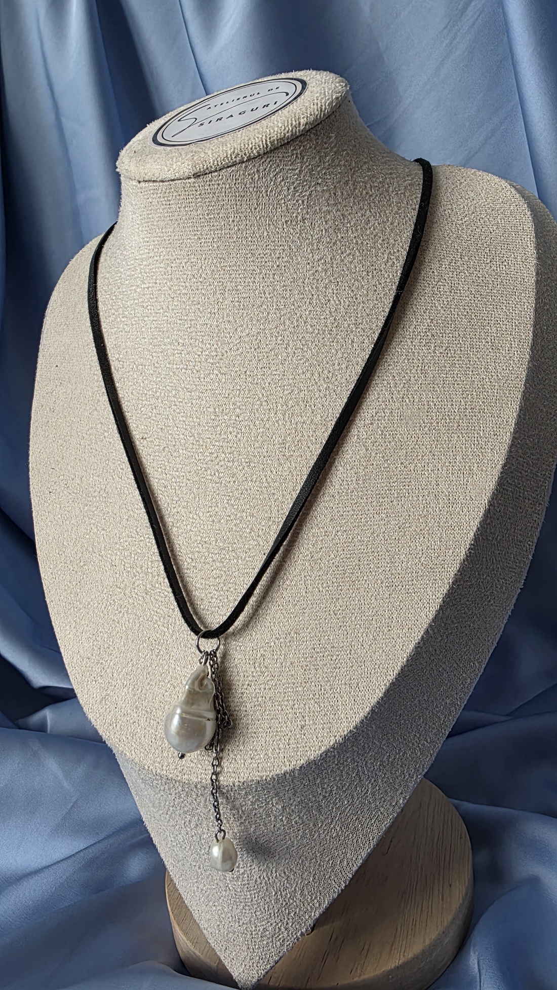 Colier cu șnur din piele și perle de cultură barocă - bijuterii - coliere - coliere din mărgele - Artynos.ro