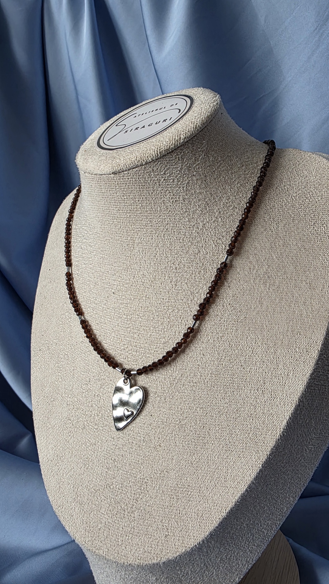 Colier din mărgele maro și pandantiv inimă din oțel inoxidabil - bijuterii - coliere - coliere din mărgele - Artynos.ro