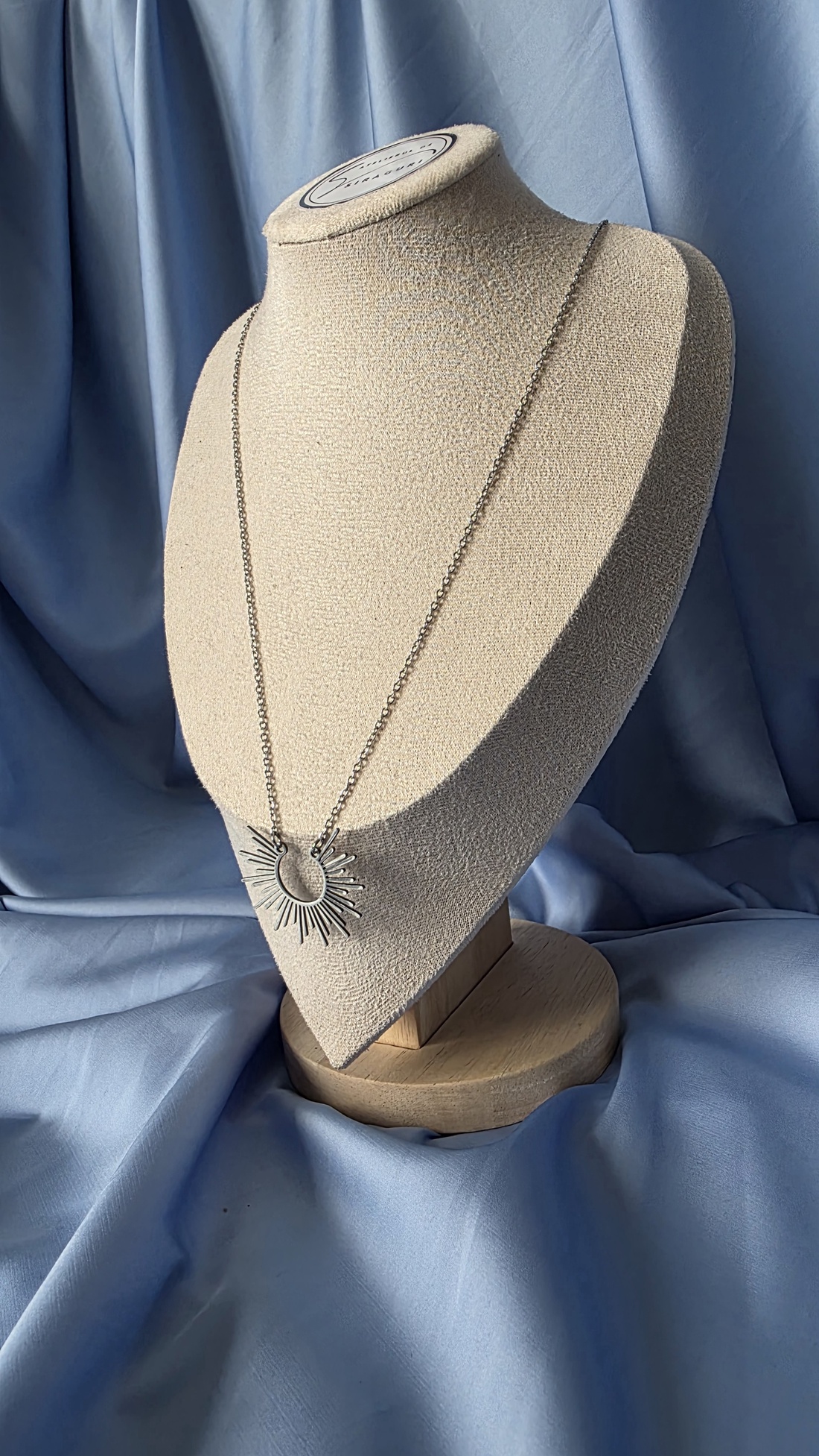 Colier lung din oțel inoxidabil și pandantiv soare - bijuterii - coliere - coliere cu pandative - Artynos.ro