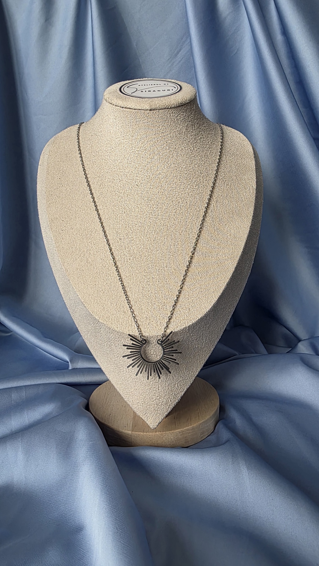 Colier lung din oțel inoxidabil și pandantiv soare - bijuterii - coliere - coliere cu pandative - Artynos.ro