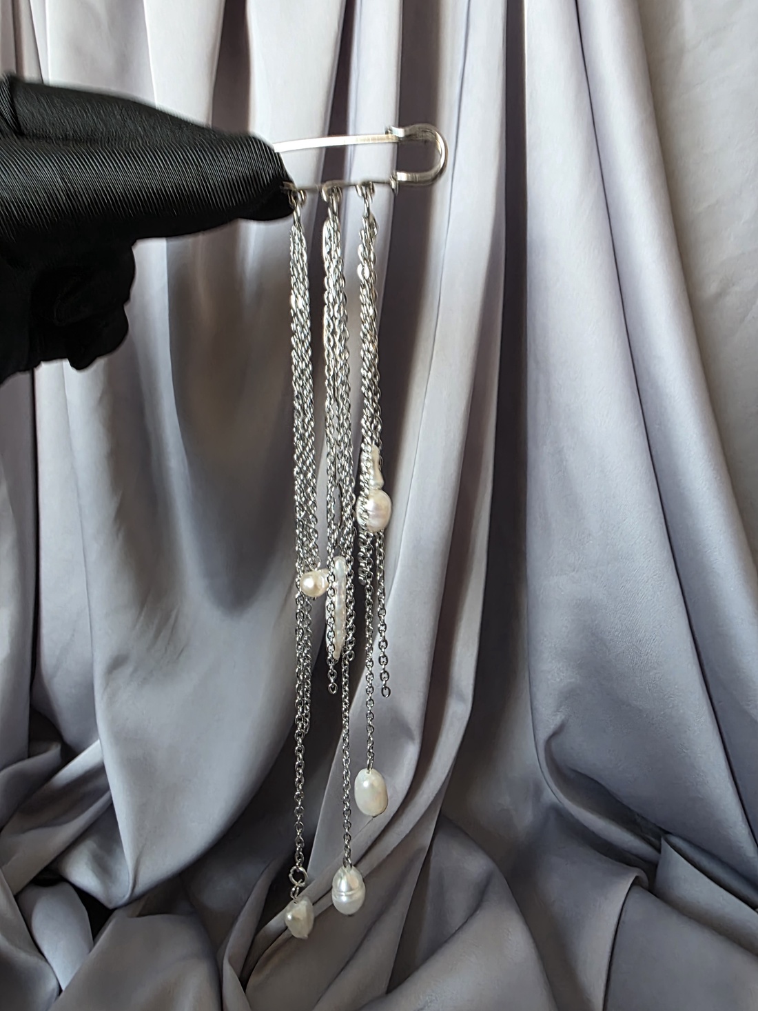 Brosa mărțișor din oțel inoxidabil și perle de cultură - bijuterii - mărțișor - Artynos.ro