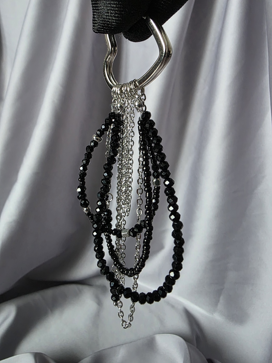 Breloc din oțel inoxidabil  si margele negre - genți și portofele - accesorii genți - breloc - Artynos.ro