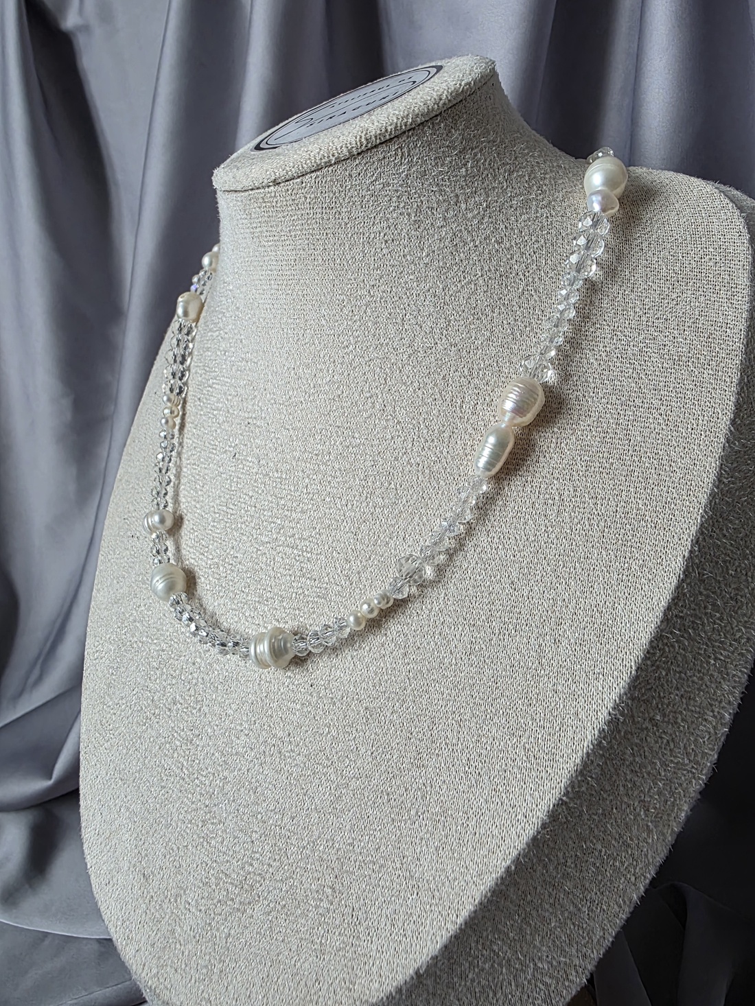 Colier din mărgele transparente si perle de cultură  - bijuterii - coliere - coliere din mărgele - Artynos.ro