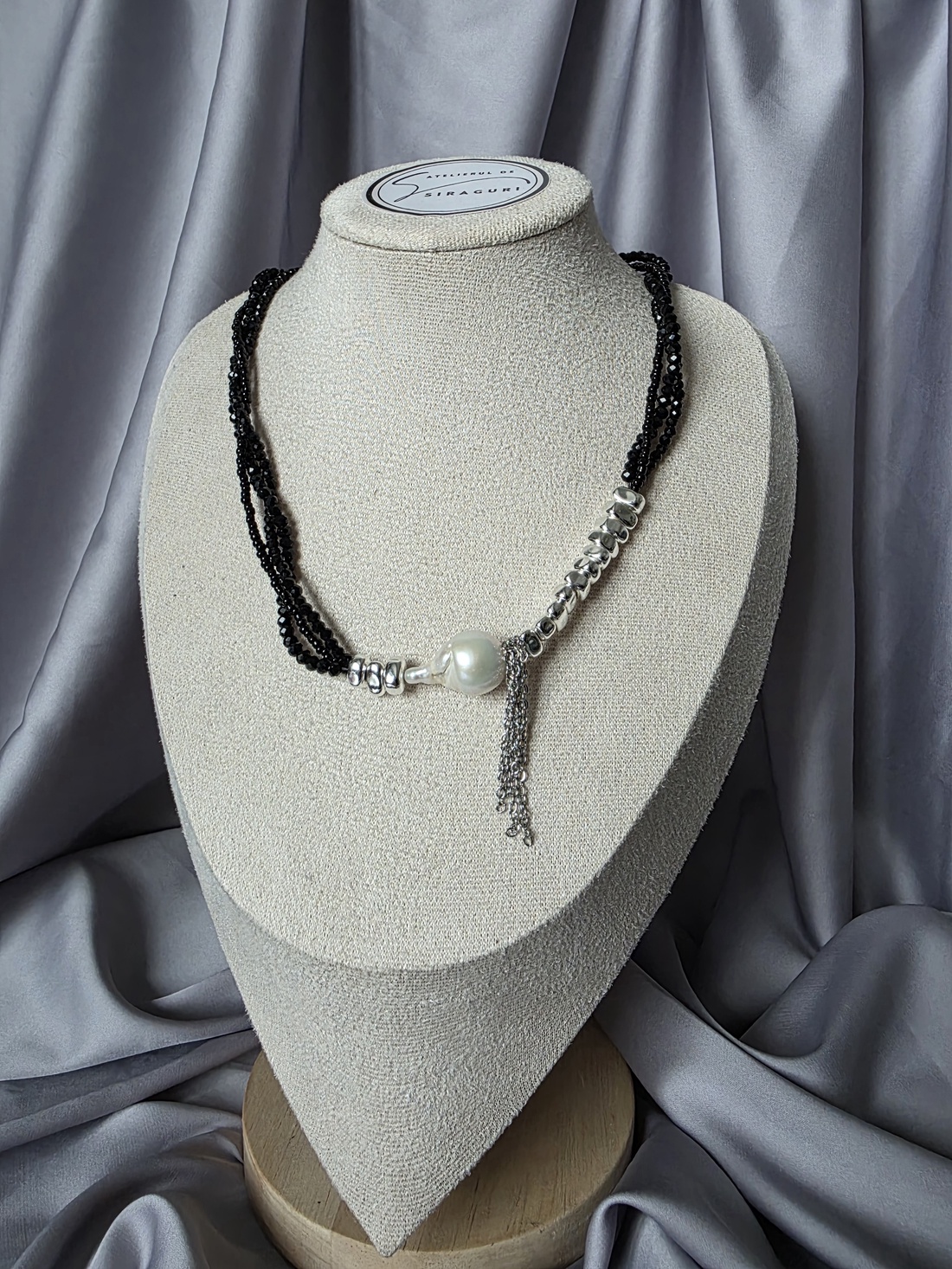 Colier din mărgele negre, hematit și perlă de cultură barocă - bijuterii - coliere - coliere din mărgele - Artynos.ro