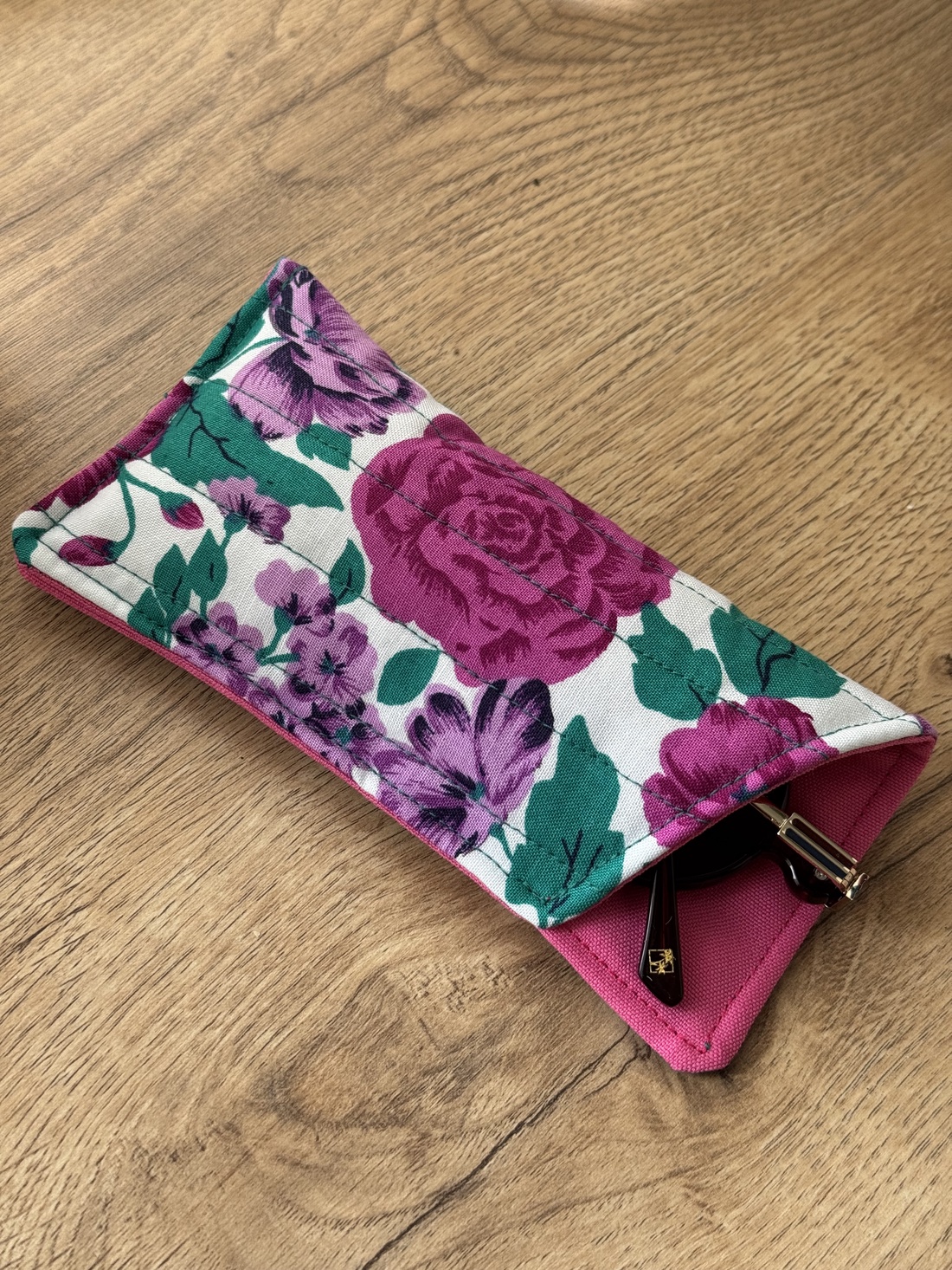 Etui ochelari - geantă și husă - portofele, huse, suporturi - toc ochelari - Artynos.ro Etui ochelari - geantă și husă - portofele, huse, suporturi - toc ochelari - Artynos.ro