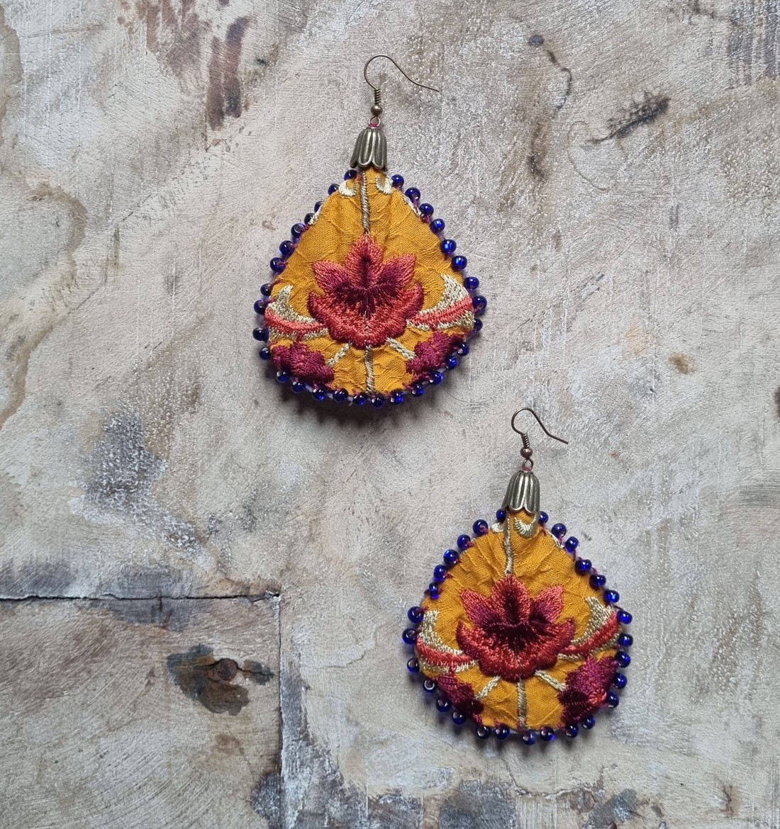 Cercei brodați cu toamnă suculentă - bijuterii - cercei - cercei din mărgele - Artynos.ro