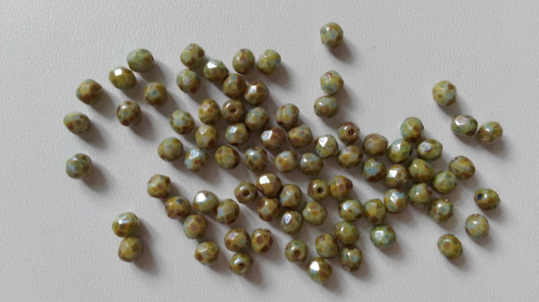 Mărgele cehe din sticlă lustruită - 4mm - 80 buc / pachet - marmură - - Artynos.ro Mărgele cehe din sticlă lustruită - 4mm - 80 buc / pachet - marmură - - Artynos.ro