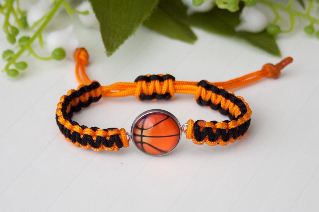 Brățară macramé împletită pentru copii - Baschet, baschet negru/portocaliu - - Artynos.ro Brățară macramé împletită pentru copii - Baschet, baschet negru/portocaliu - - Artynos.ro