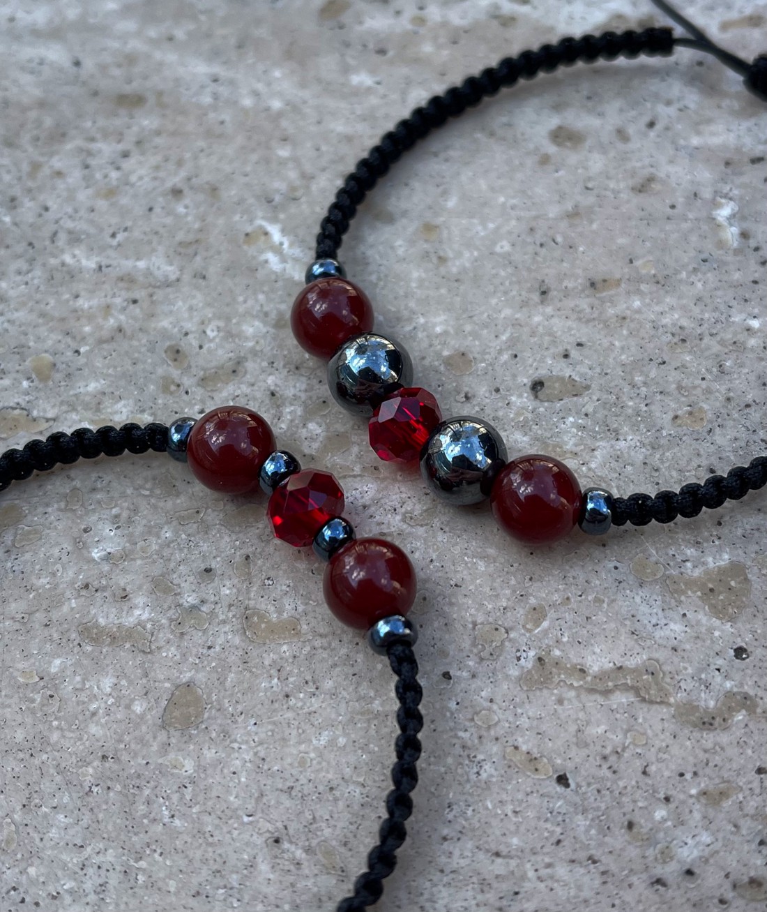 Set de brățări minerale din cornelian și hematit - - Artynos.ro Set de brățări minerale din cornelian și hematit - - Artynos.ro