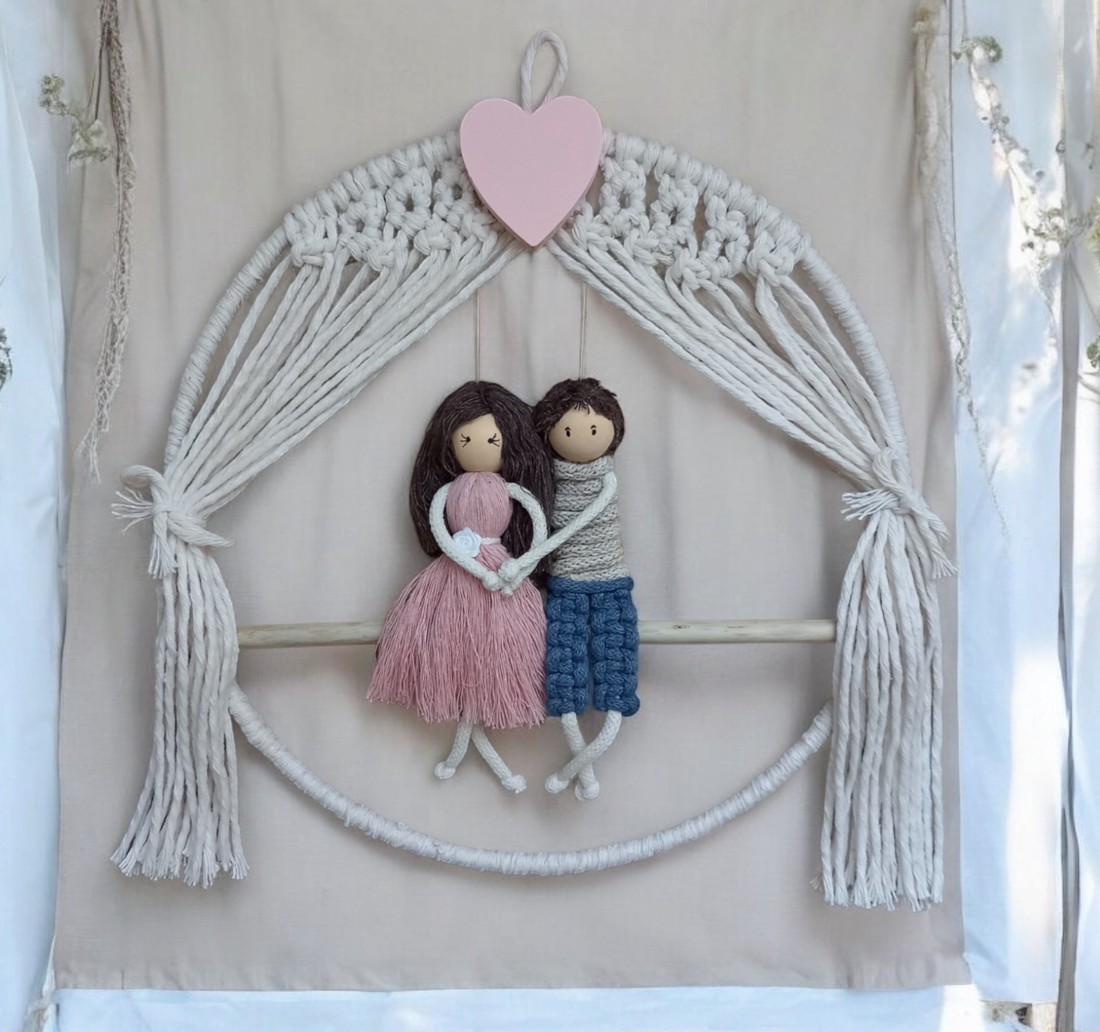 Cuplu în dragoste decorare de perete cu perdele macramé - - Artynos.ro Cuplu în dragoste decorare de perete cu perdele macramé - - Artynos.ro