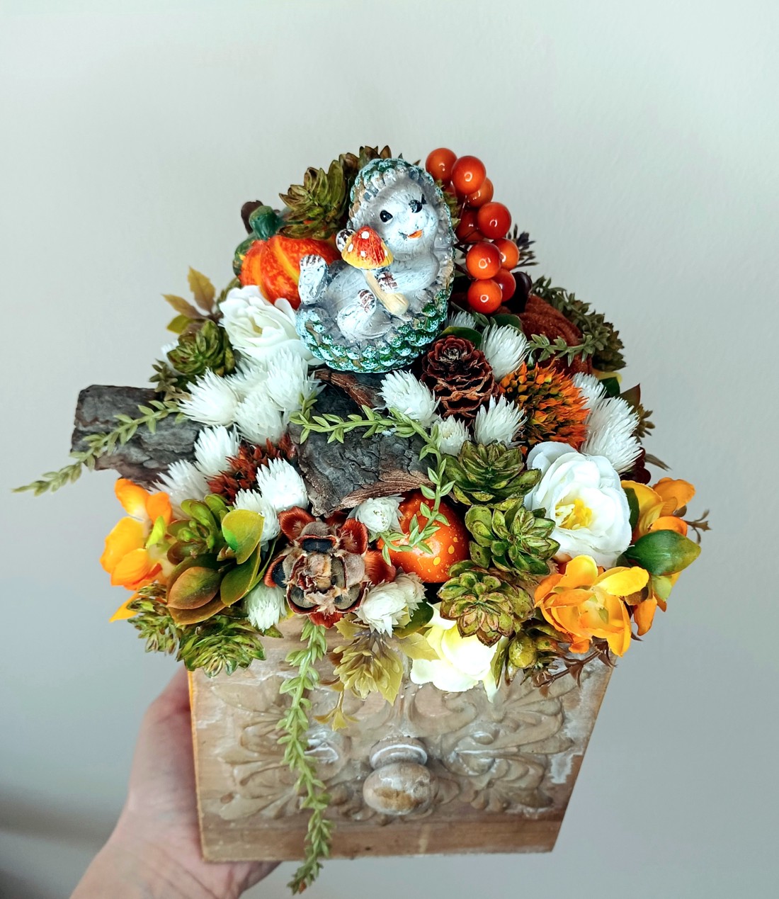 Decor de masă cu scorțișoară în sertar de lemn -  - Artynos.ro
