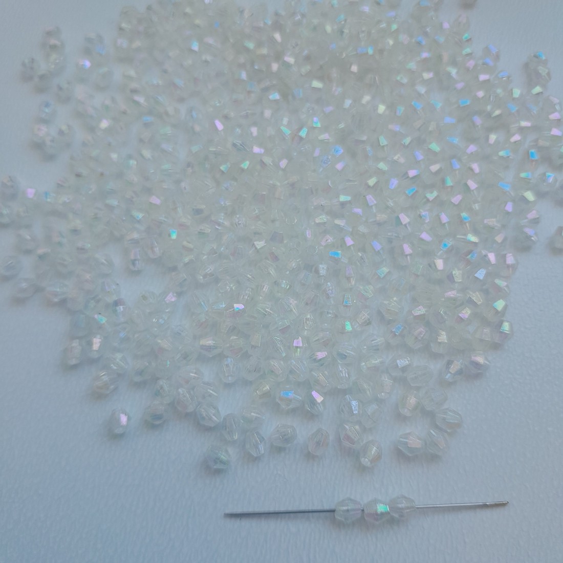 Mărgele acrilice - 3mm - 1000 bucăți / pachet - culoare-transparentă - - Artynos.ro Mărgele acrilice - 3mm - 1000 bucăți / pachet - culoare-transparentă - - Artynos.ro