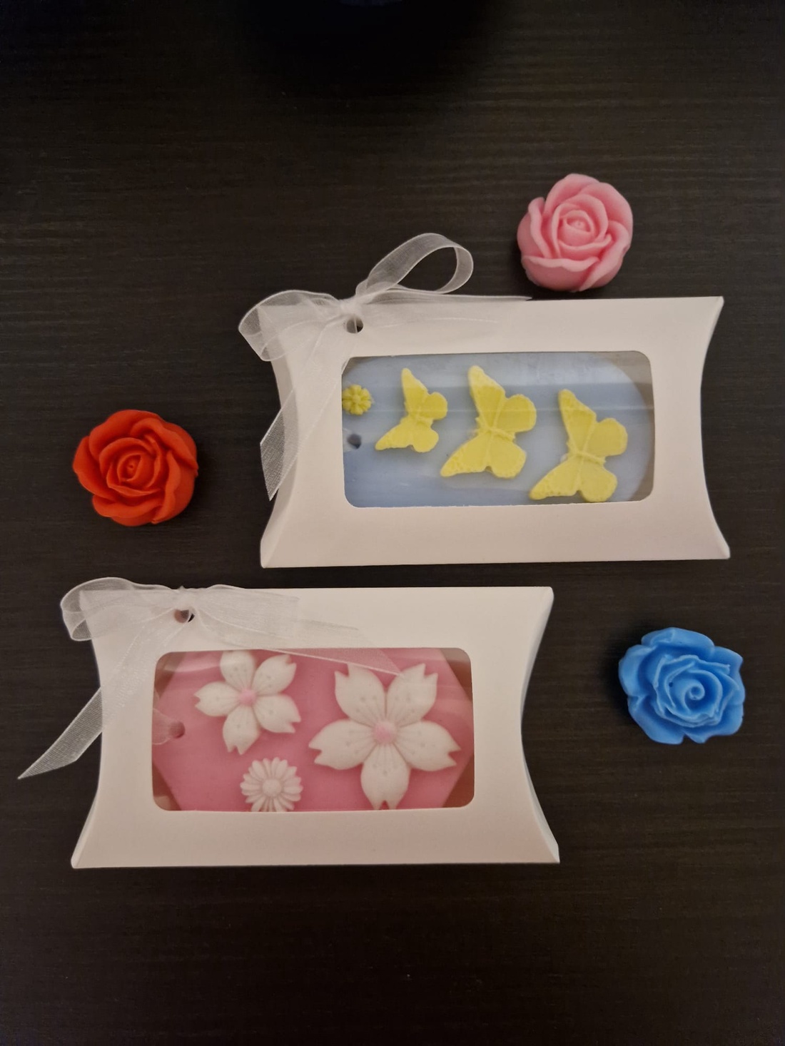Marturii nunta/botez - accesorii nuntă - amintiri și cadouri de nuntă - cadou nuntă - ramă foto cu pușculiță de bani - Artynos.ro Marturii nunta/botez - accesorii nuntă - amintiri și cadouri de nuntă - cadou nuntă - ramă foto cu pușculiță de bani - Artynos.ro