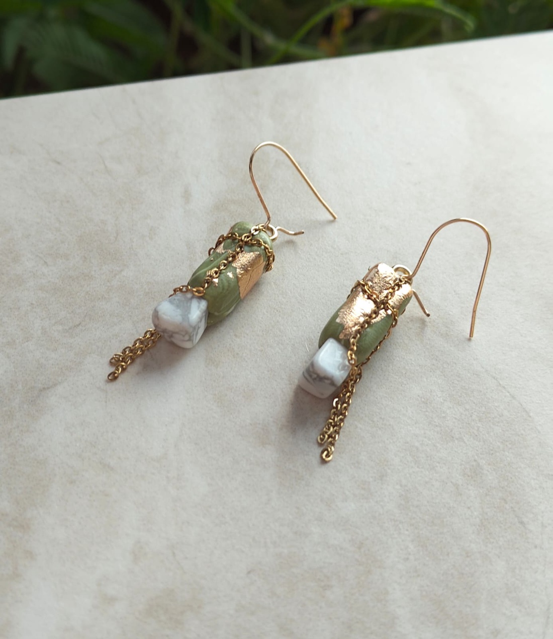 Cercei Olive Lant Aur filat 14K Piatra Howlit Eleganti Design Unicat - bijuterii - cercei - cercei din aur - Artynos.ro