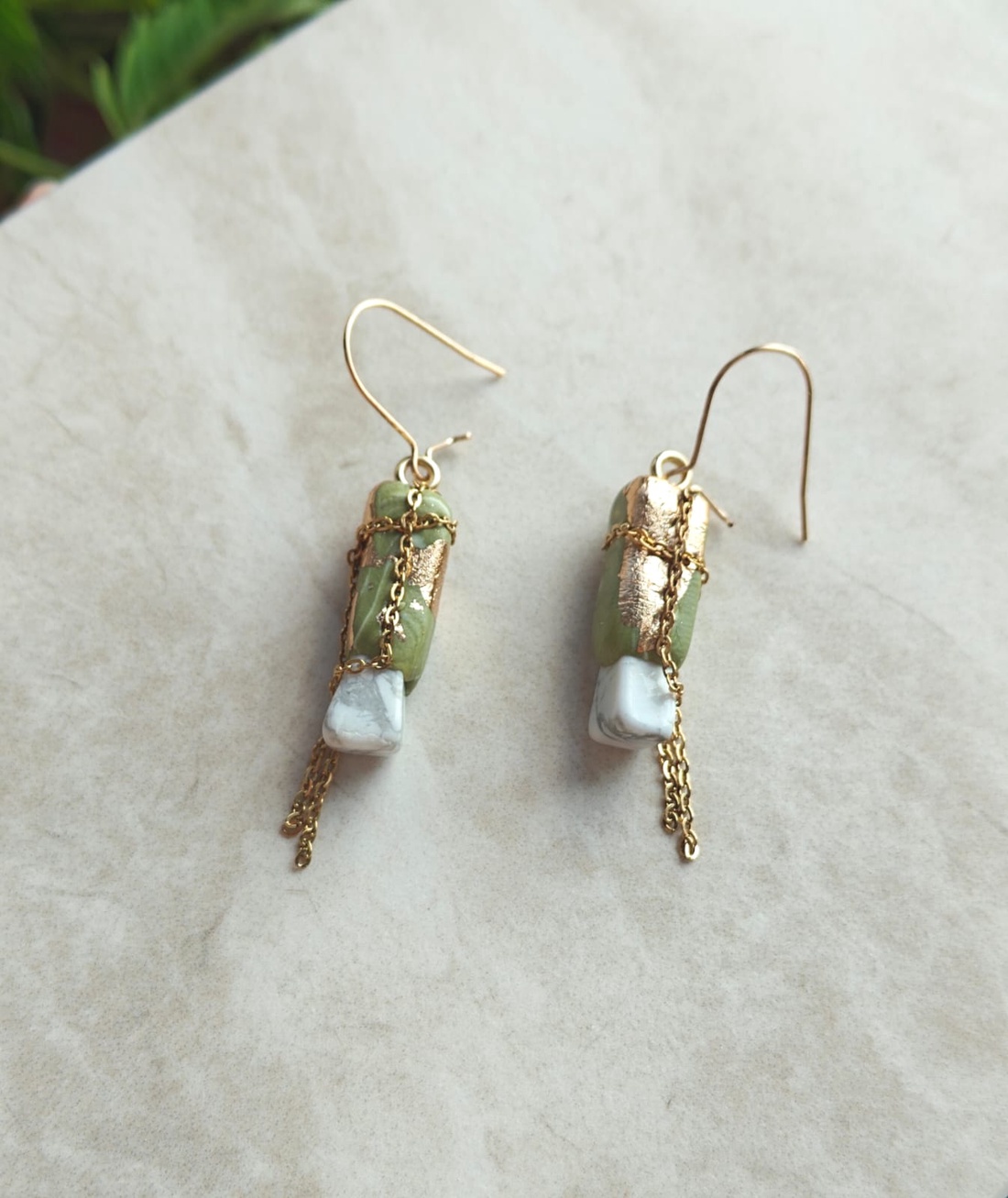 Cercei Olive Lant Aur filat 14K Piatra Howlit Eleganti Design Unicat - bijuterii - cercei - cercei din aur - Artynos.ro