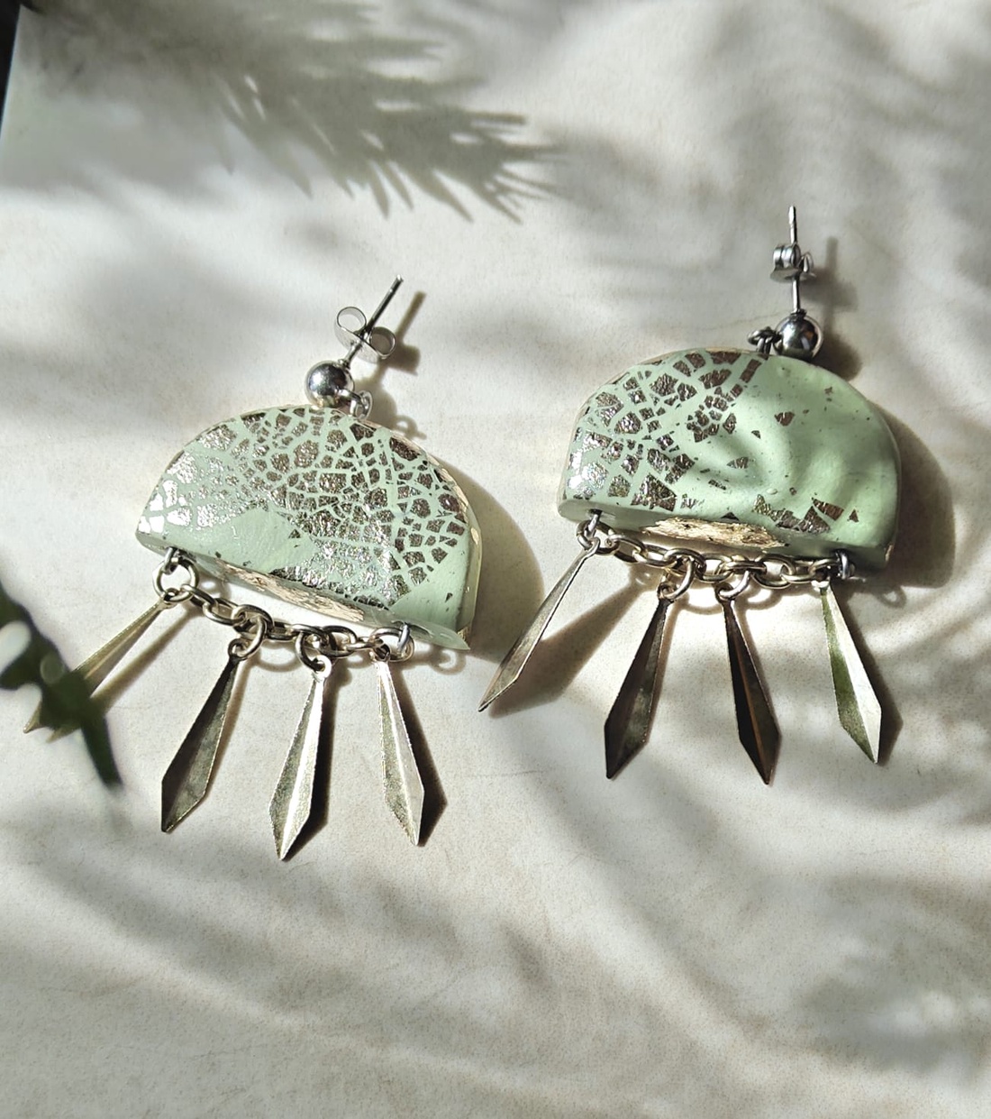 Cercei Statement Olive - Decoratiuni Geometrice Metalice Vintage Reciclate - Witchy Fantezie - bijuterii - cercei - cercei lungi - Artynos.ro