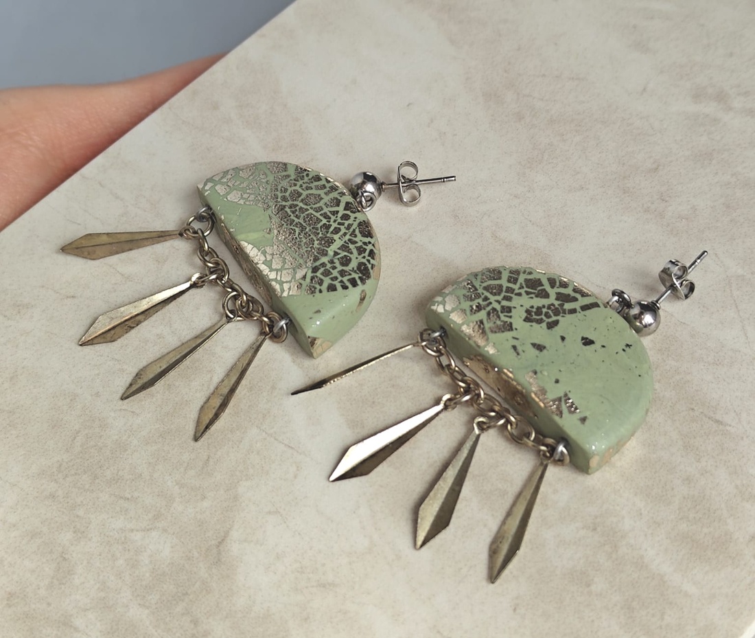 Cercei Statement Olive - Decoratiuni Geometrice Metalice Vintage Reciclate - Witchy Fantezie - bijuterii - cercei - cercei lungi - Artynos.ro