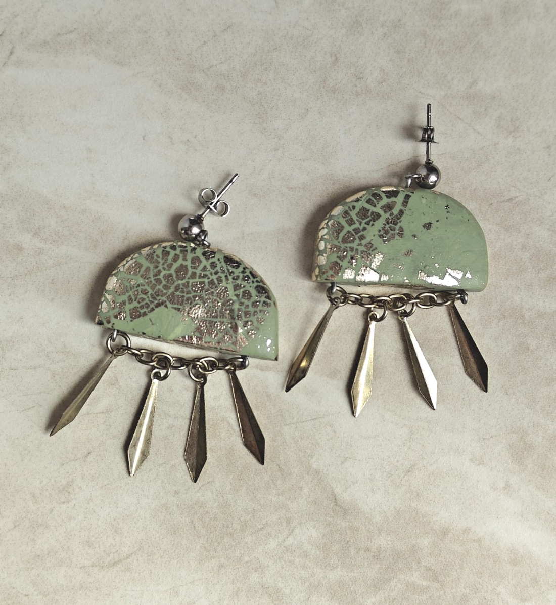 Cercei Statement Olive - Decoratiuni Geometrice Metalice Vintage Reciclate - Witchy Fantezie - bijuterii - cercei - cercei lungi - Artynos.ro