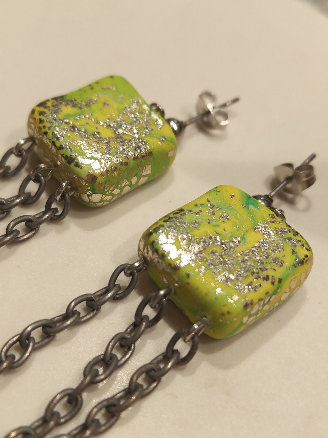 Cercei  Patrati Meduza Statement Lime - Decoratiuni Metalice Vintage Reciclate - Modern Lanturi Lungi - bijuterii - cercei - cercei lungi - Artynos.ro