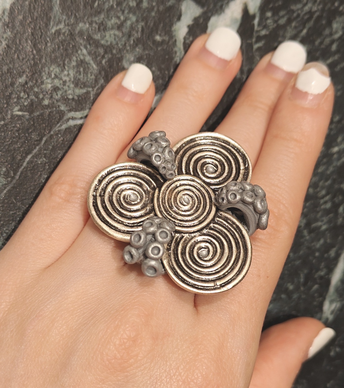 Inel Triskelion Statement Maximalist - Decoratiune Metalica Vintage Reciclata - 3 Spirale Witchy Handmade Fantezie  - bijuterii - inele - inele cu figurine - Artynos.ro