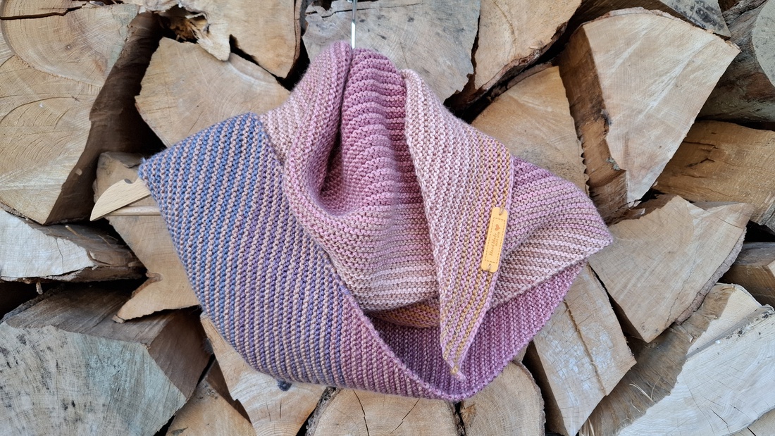 Sal tricotat triunghilular cu dungi - îmbrăcăminte și modă - eșarfe, pălării, fularuri - șaluri - Artynos.ro