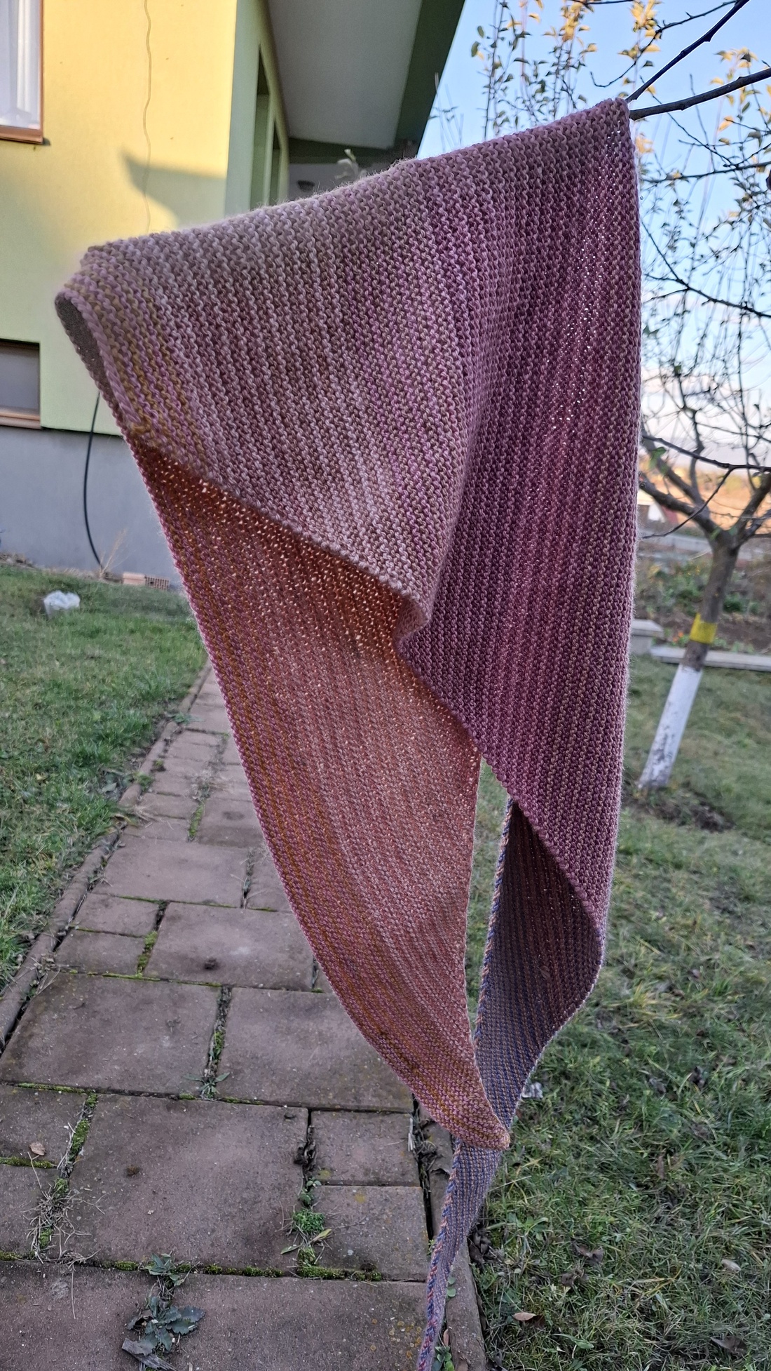 Sal tricotat triunghilular cu dungi - îmbrăcăminte și modă - eșarfe, pălării, fularuri - șaluri - Artynos.ro