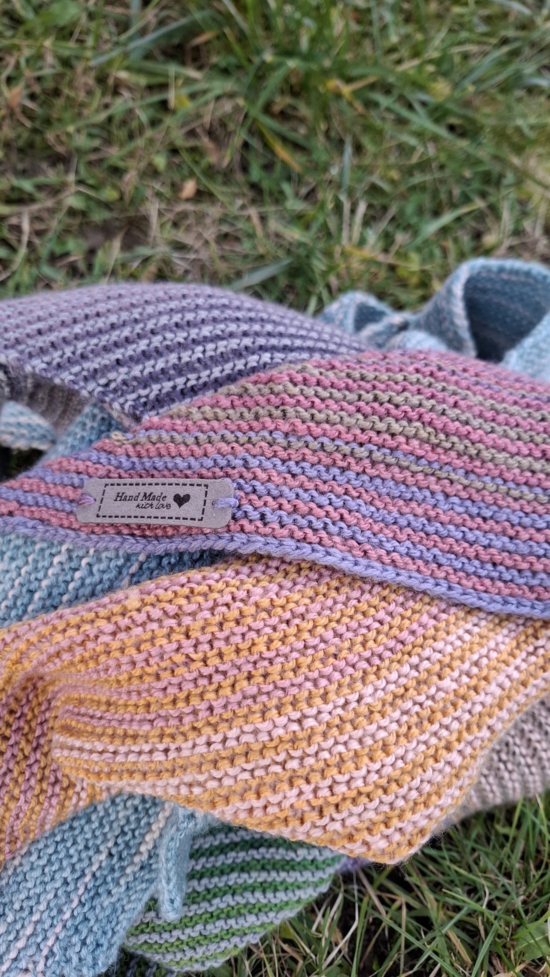 Sal tricotat triunghilular cu dungi - îmbrăcăminte și modă - eșarfe, pălării, fularuri - șaluri - Artynos.ro