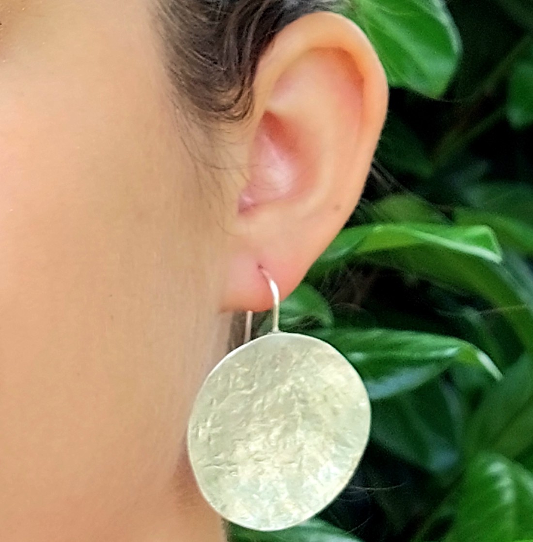 Cercei circulari minimali din aluminiu - bijuterii - cercei hoops - Artynos.ro Cercei circulari minimali din aluminiu - bijuterii - cercei hoops - Artynos.ro