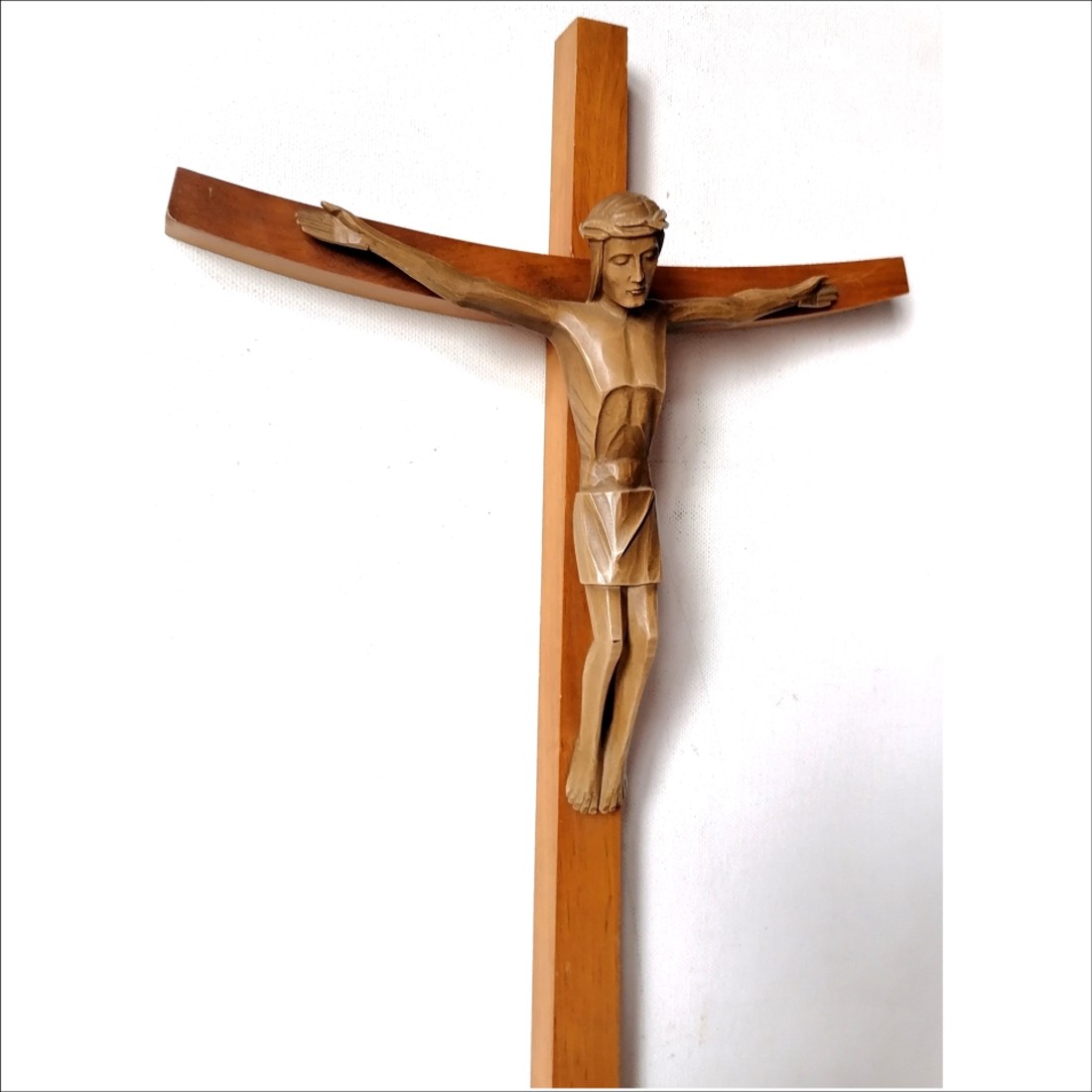 Crucifixul lui Iisus, statuie modernă frumoasă și mare, 38 cm - casă & stil de viață - accesorii religioase - cruce - Artynos.ro
