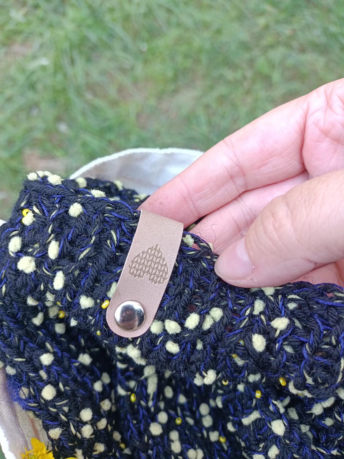 Pulover/Sweter pom-pom - îmbrăcăminte și modă - haine damă - hanorace, cardigane - Artynos.ro Pulover/Sweter pom-pom - îmbrăcăminte și modă - haine damă - hanorace, cardigane - Artynos.ro